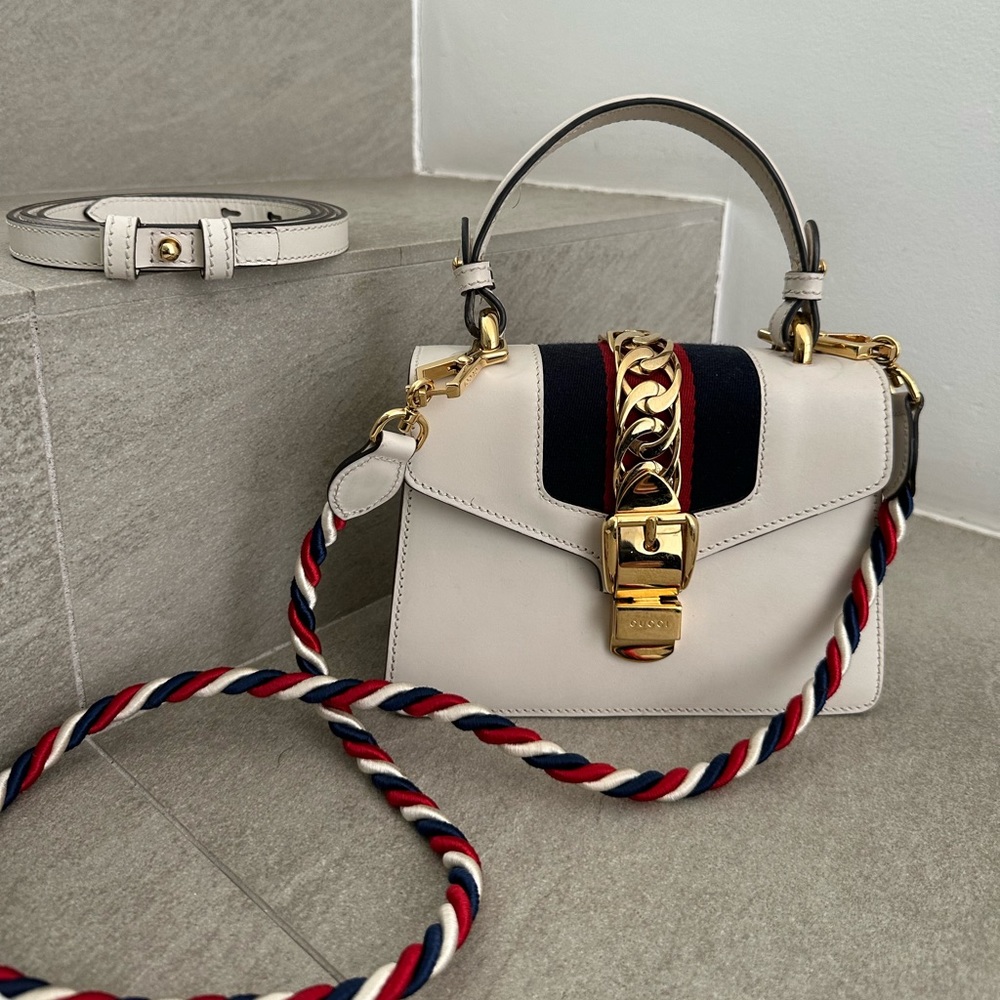 Sylvie leather mini bag. Gucci